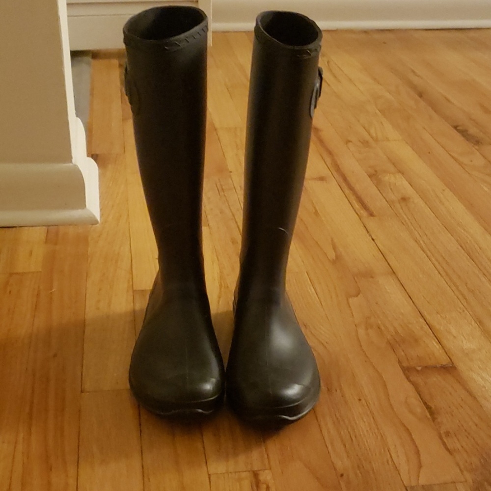 Black Rubber Rain Boots